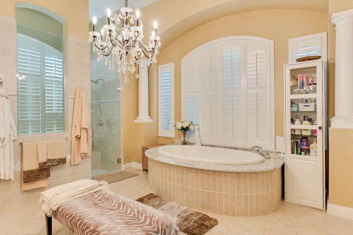 Image No.34-6 Bed Property for sale