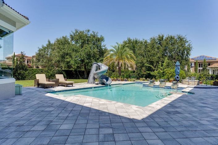 Image No.54-6 Bed Property for sale