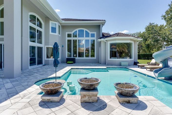 Image No.60-6 Bed Property for sale