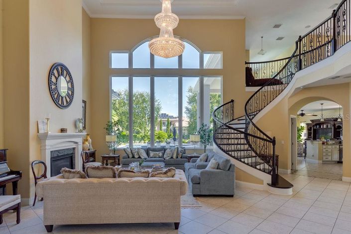 Image No.8-6 Bed Property for sale