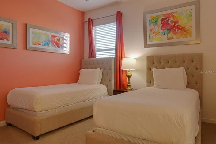 Image No.12-6 Bed Property for sale