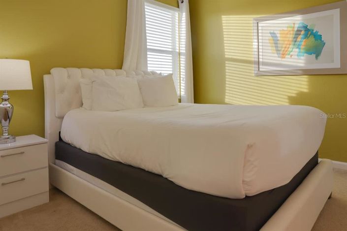 Image No.18-6 Bed Property for sale