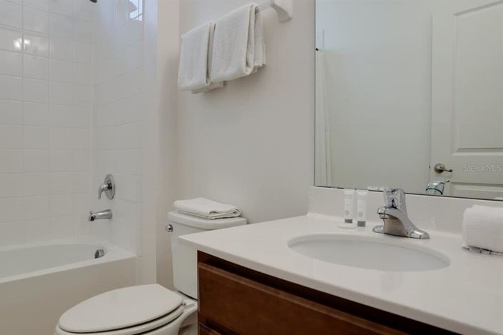 Image No.19-6 Bed Property for sale