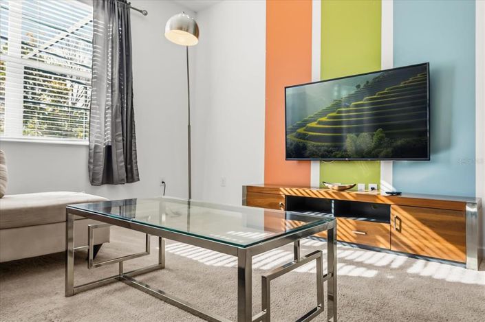 Image No.6-6 Bed Property for sale