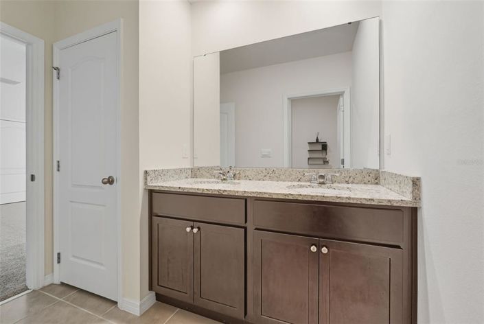 Image No.35-5 Bed Property for sale