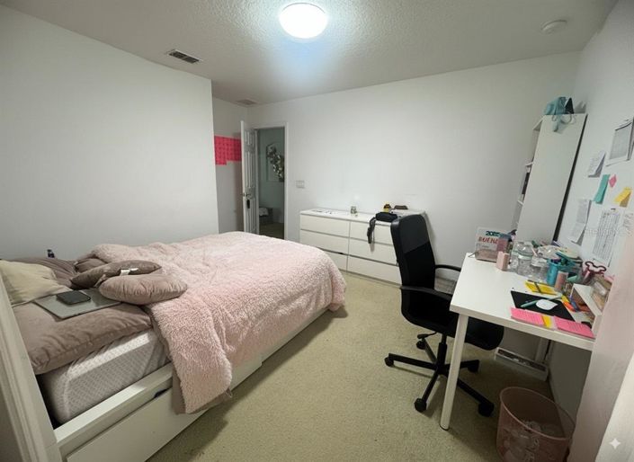 Image No.28-5 Bed Property for sale