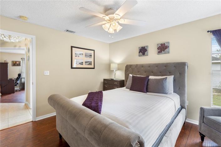 Image No.27-3 Bed Property for sale