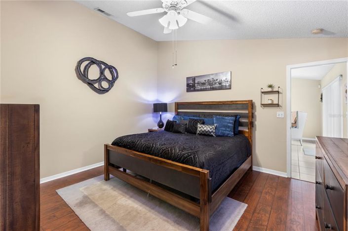 Image No.29-3 Bed Property for sale