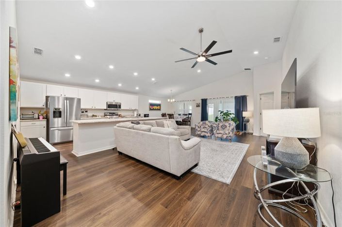 Image No.2-Propriété de 4 chambres à vendre à Davenport