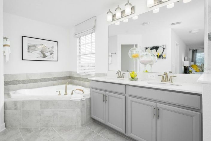 Image No.15-5 Bed Property for sale