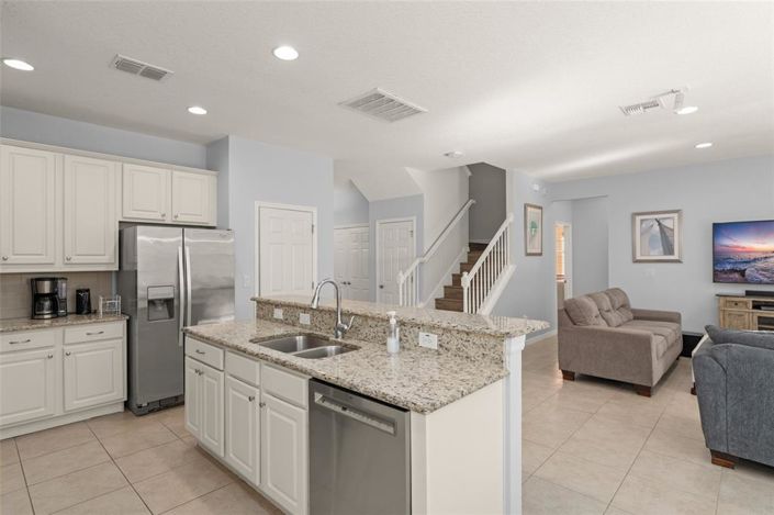 Image No.18-8 Bed Property for sale