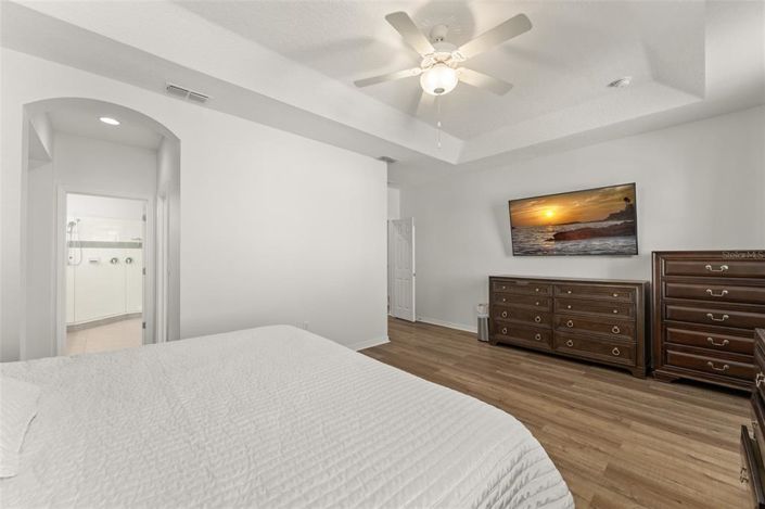 Image No.26-8 Bed Property for sale