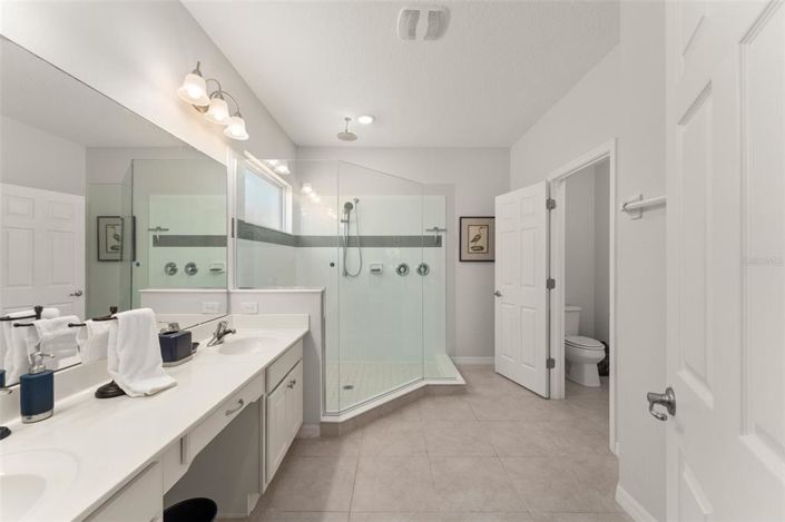 Image No.30-8 Bed Property for sale