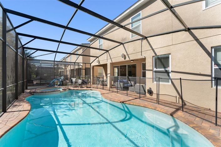 Image No.50-8 Bed Property for sale