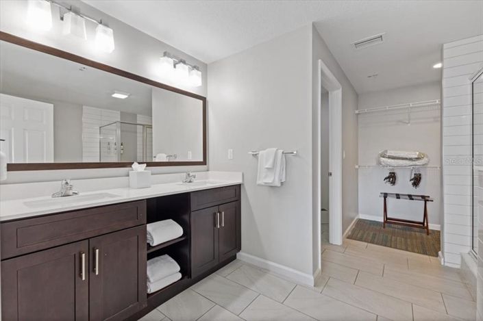 Image No.11-3 Bed Property for sale