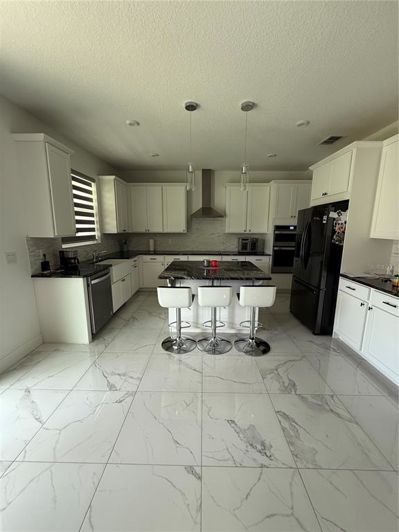 Image No.7-4 Bed Property for sale