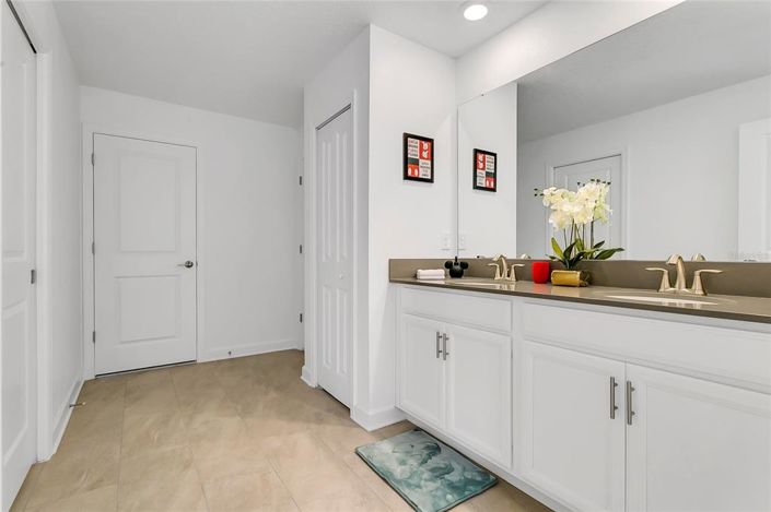 Image No.26-8 Bed Property for sale