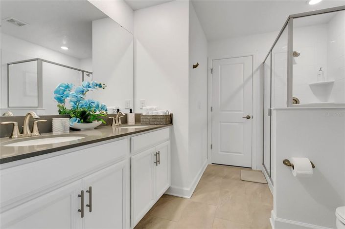 Image No.27-8 Bed Property for sale