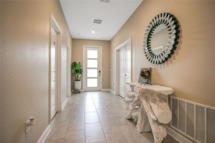 Image No.4-8 Bed Property for sale