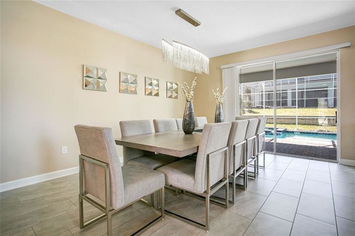 Image No.8-8 Bed Property for sale