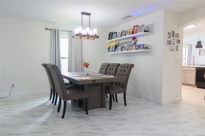 Image No.4-4 Bed Property for sale