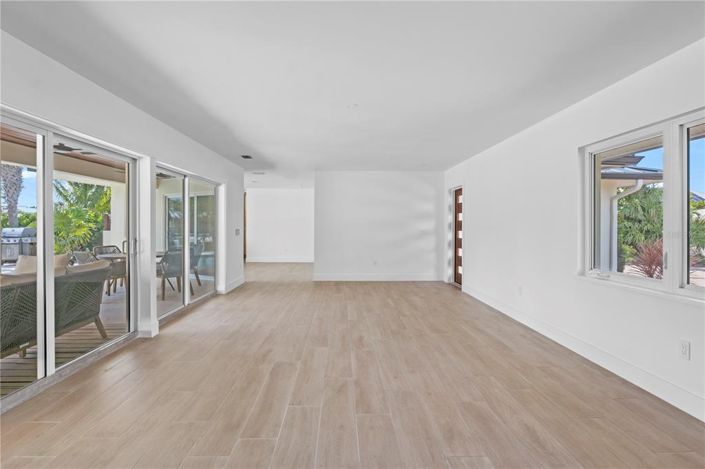 Image No.10-3 Bed Property for sale