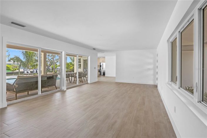 Image No.11-3 Bed Property for sale