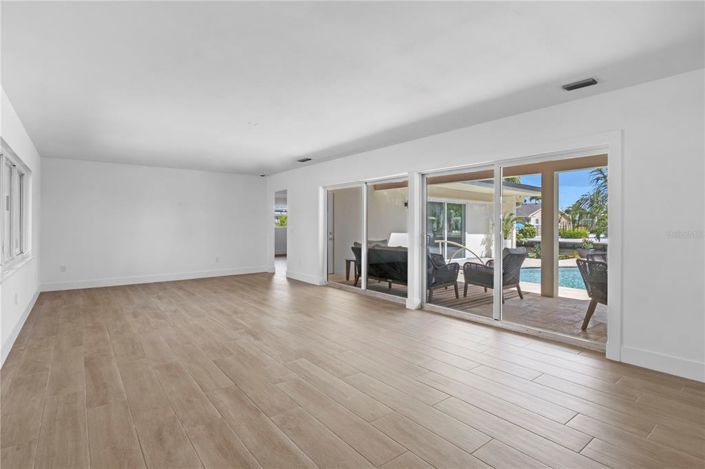 Image No.14-3 Bed Property for sale