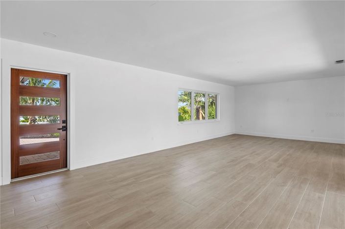 Image No.16-3 Bed Property for sale