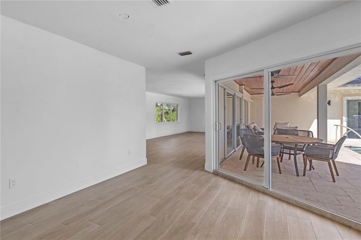 Image No.20-3 Bed Property for sale