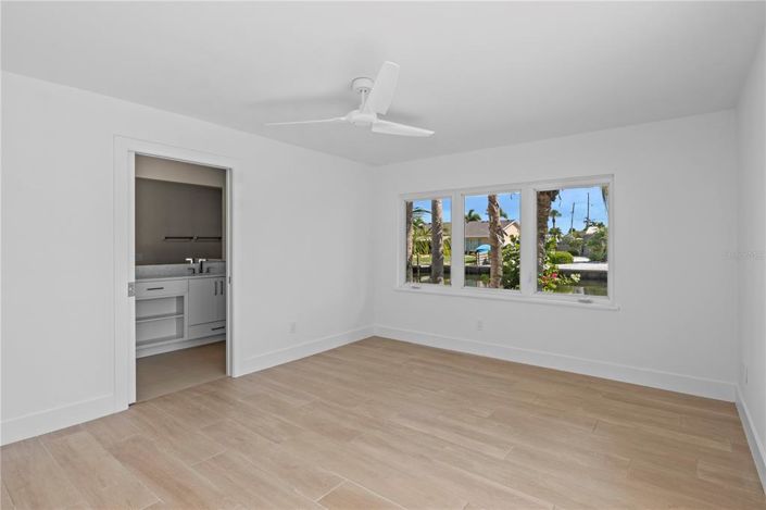 Image No.27-3 Bed Property for sale