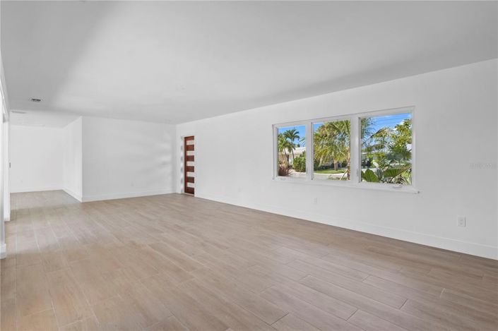 Image No.9-3 Bed Property for sale