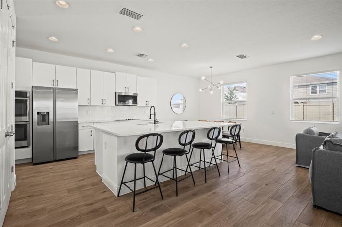 Image No.10-6 Bed Property for sale