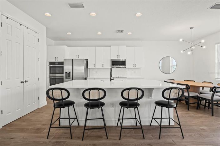 Image No.11-6 Bed Property for sale