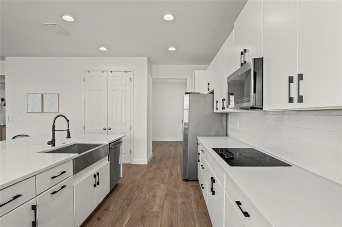 Image No.14-6 Bed Property for sale