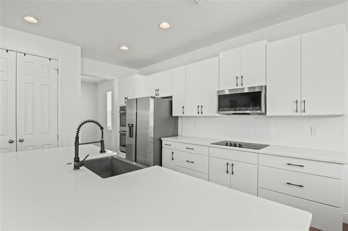 Image No.15-6 Bed Property for sale