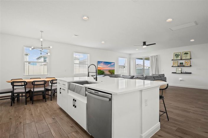 Image No.17-6 Bed Property for sale