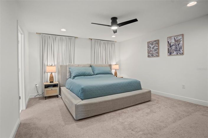 Image No.30-6 Bed Property for sale