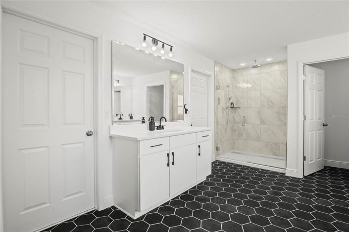 Image No.34-6 Bed Property for sale