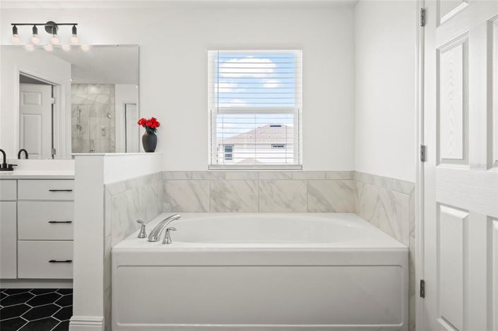 Image No.36-6 Bed Property for sale