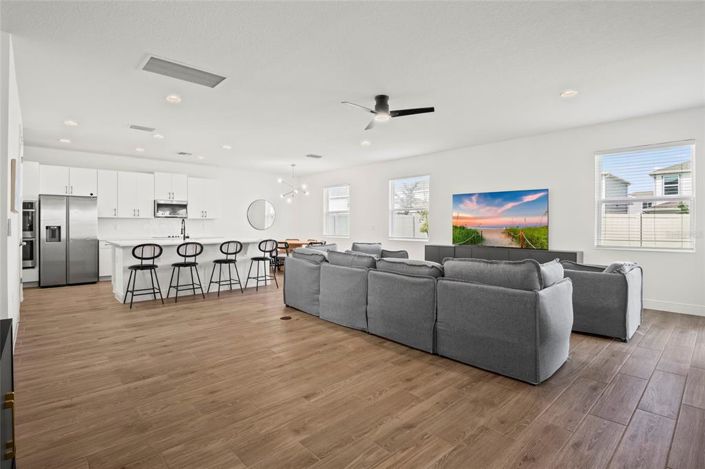 Image No.8-6 Bed Property for sale