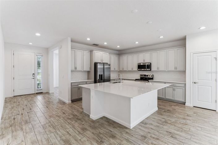 Image No.2-4 Bed Property for sale