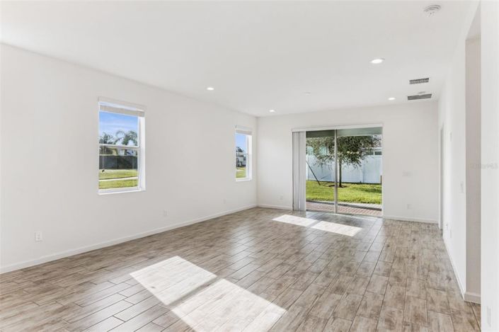 Image No.8-4 Bed Property for sale