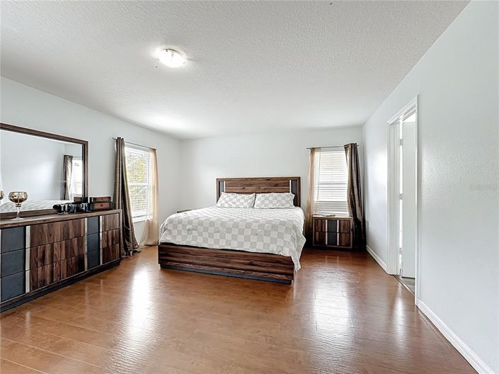 Image No.28-4 Bed Property for sale