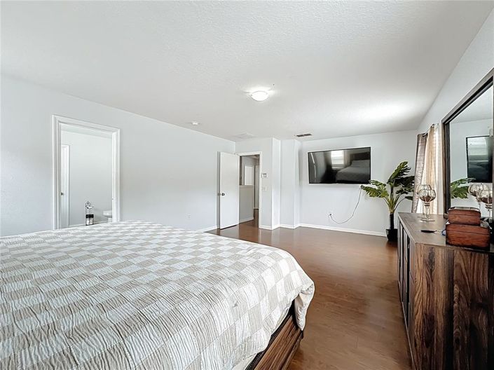 Image No.30-4 Bed Property for sale