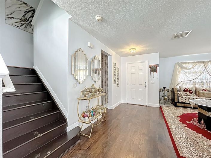 Image No.4-4 Bed Property for sale