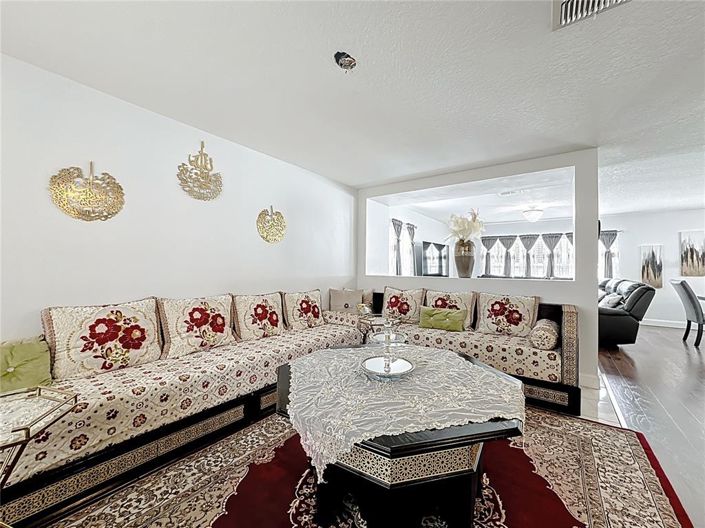 Image No.6-4 Bed Property for sale