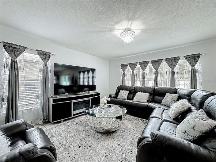 Image No.8-4 Bed Property for sale