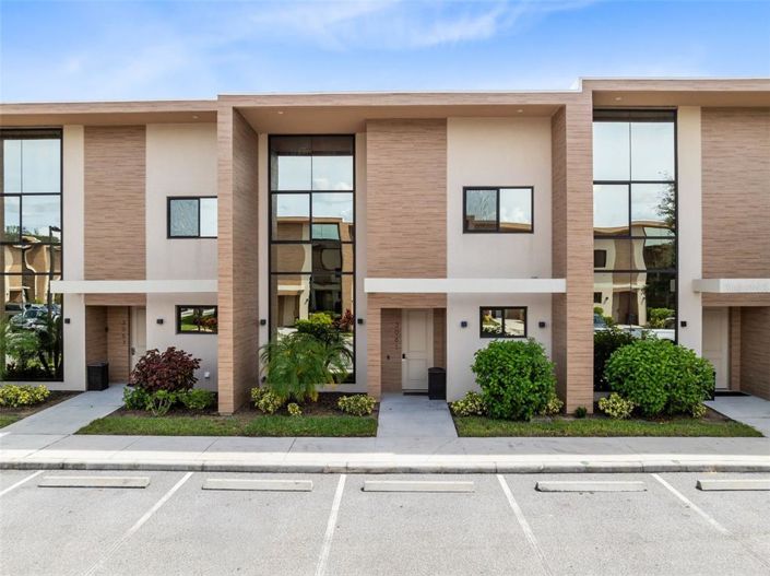 Image No.38-3 Bed Townhouse for sale