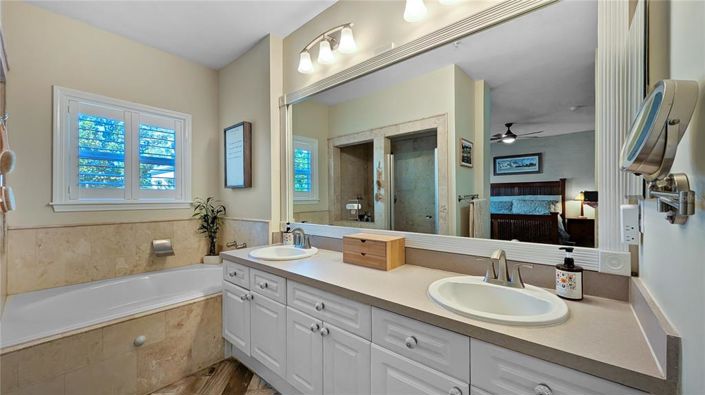 Image No.19-3 Bed Townhouse for sale